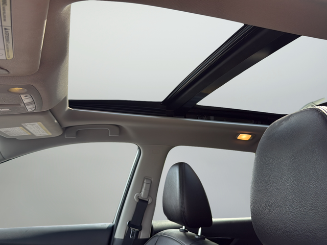 Used 2019 White Nissan SL image 19