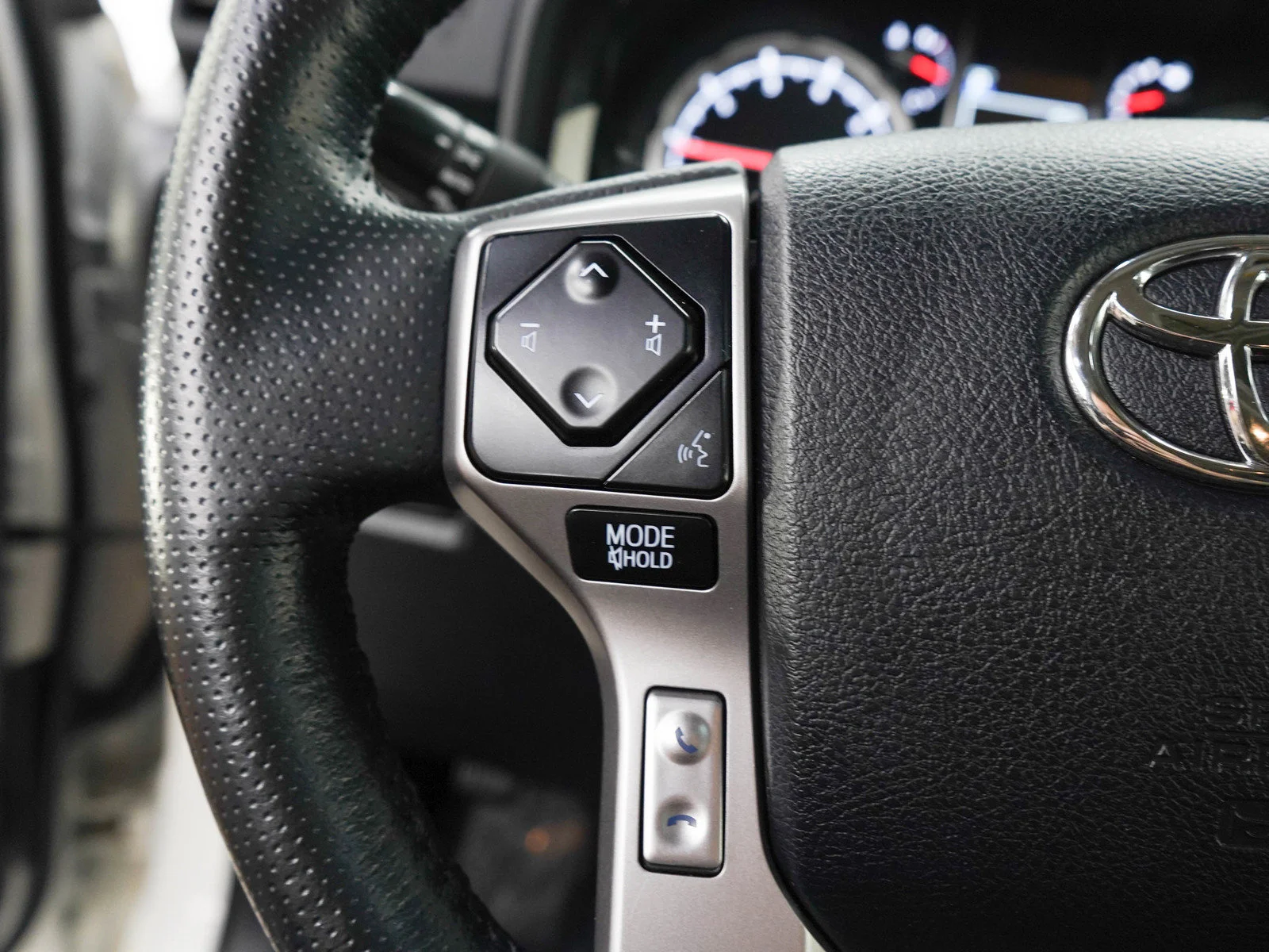 Used 2023 Blizzard Pearl Toyota Limited 4WD image 28