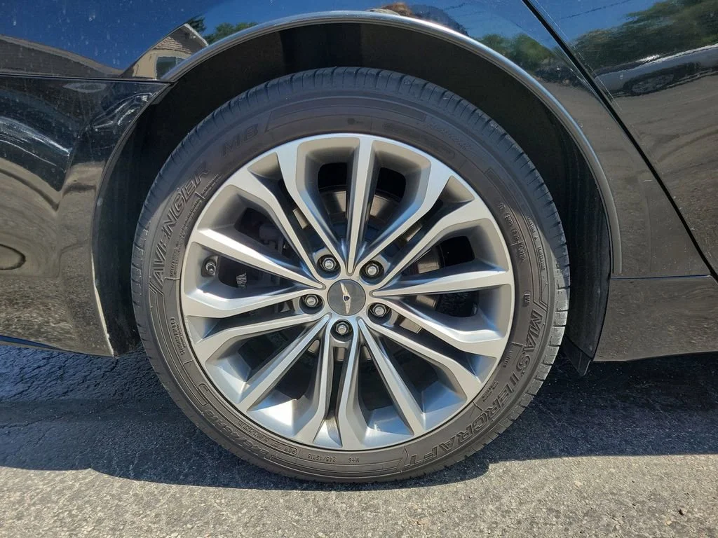 Used 2015 Black Hyundai 3.8 image 5