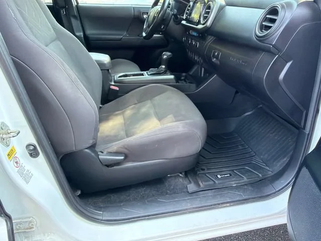 Used 2016 White Toyota SR5 image 13