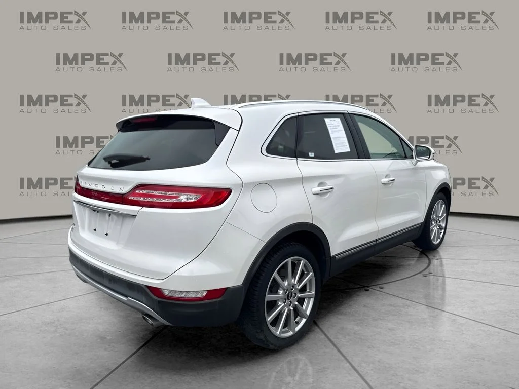 Used 2019 White Lincoln Reserve image 3