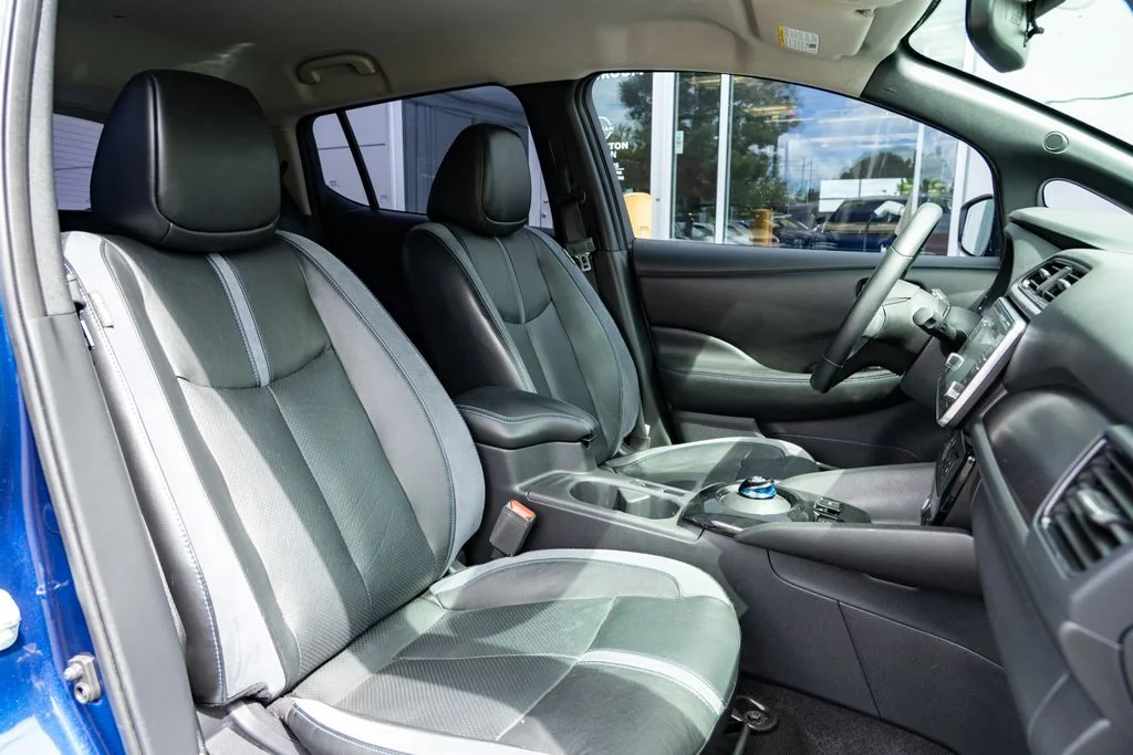 Used 2018 Blue Nissan SL image 27