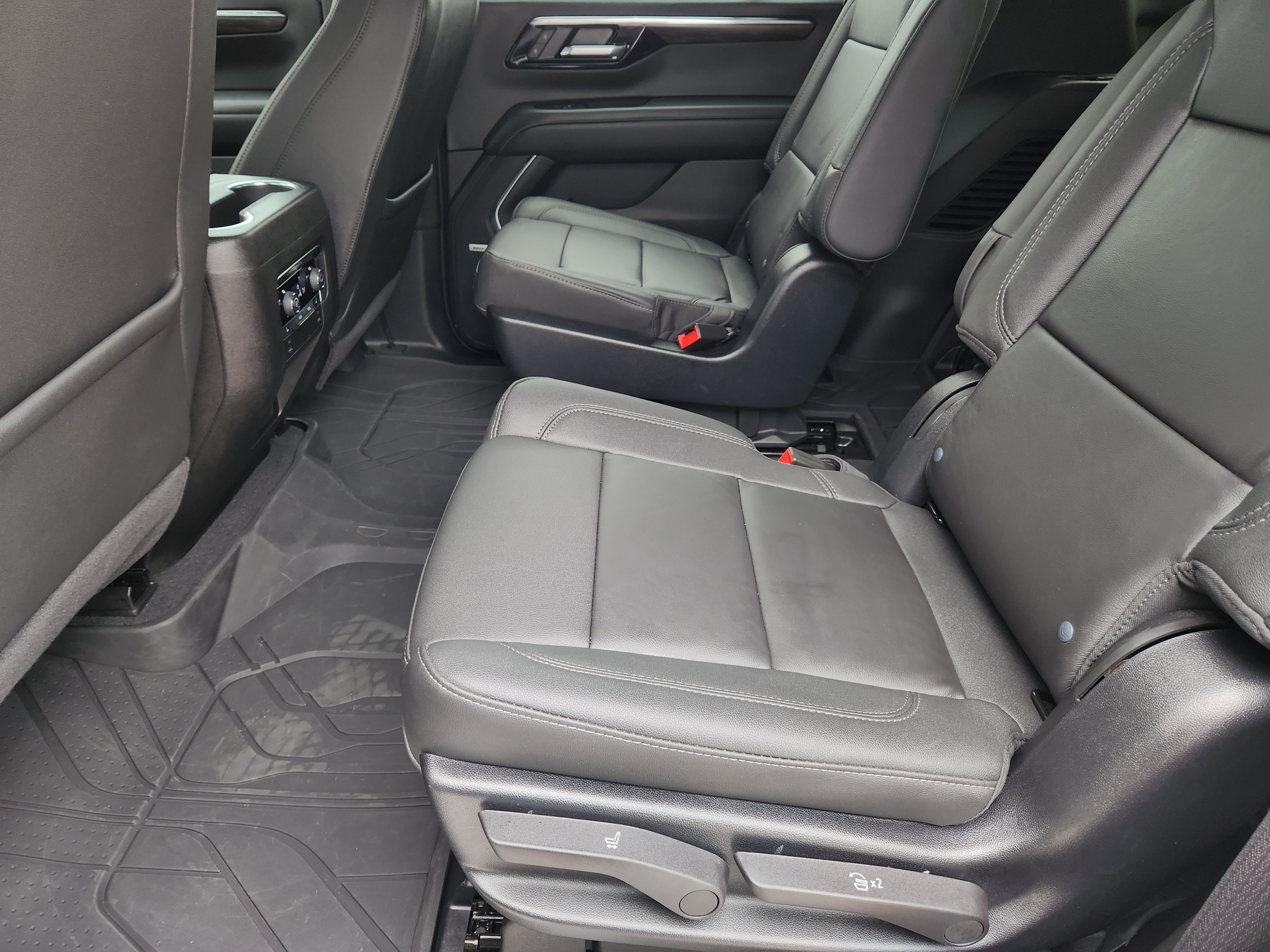 Used 2025 Summit White Chevrolet LT image 32