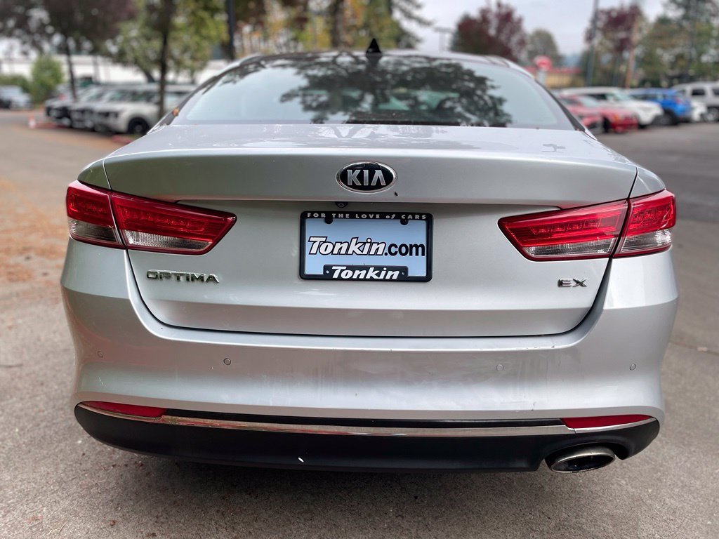 Used 2018 Sparkling Silver Kia EX image 4