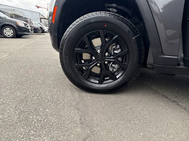 New 2026 Baltic Gray Metallic Clear-Coat Exterior Paint Jeep Altitude image 29