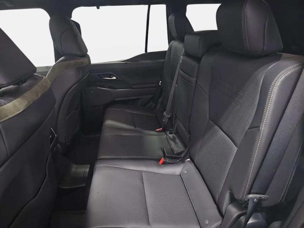 New 2026  Lexus 550 Overtrail+ image 13