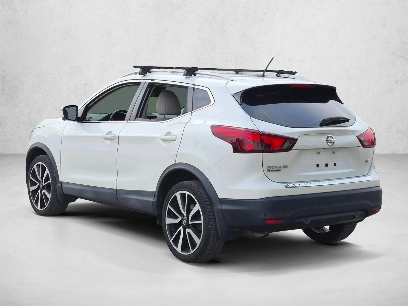 Used 2019 Pearl White Tricoat Nissan SL image 4