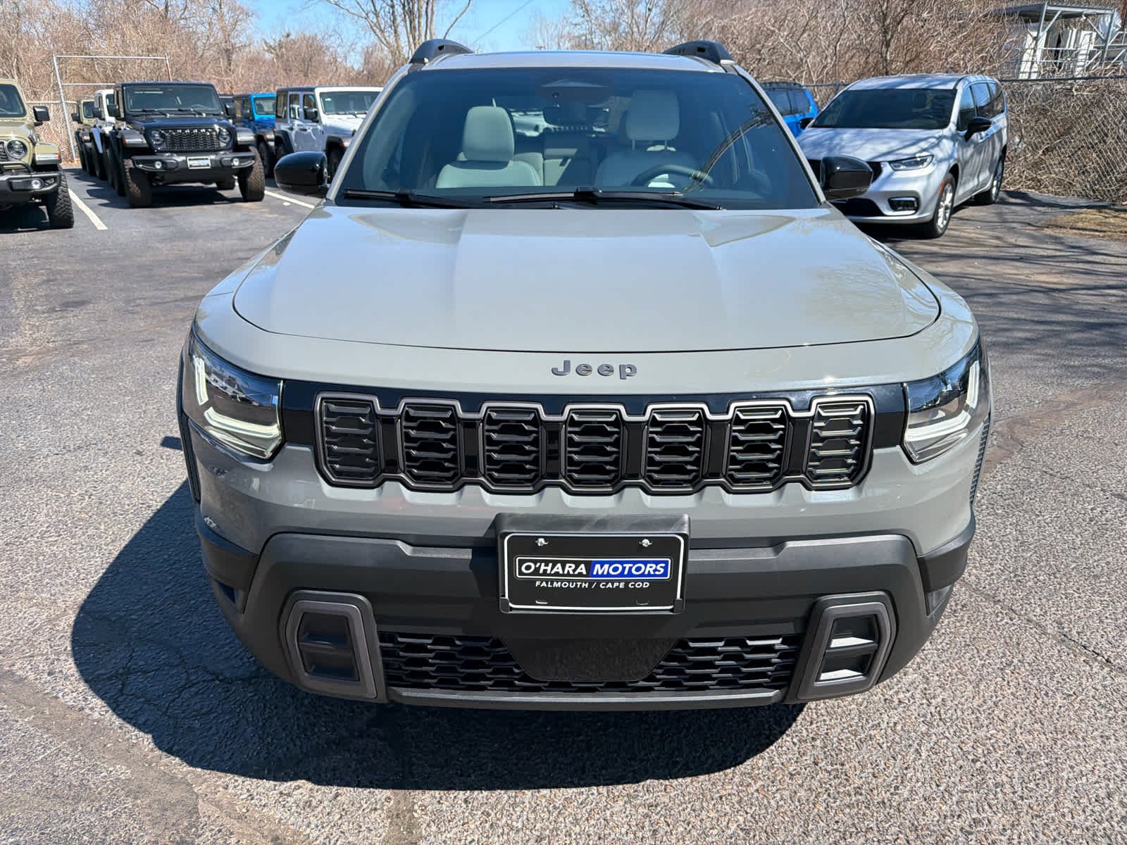 New 2026 Sting-Gray Clear-Coat Exterior Paint Jeep Limited image 2