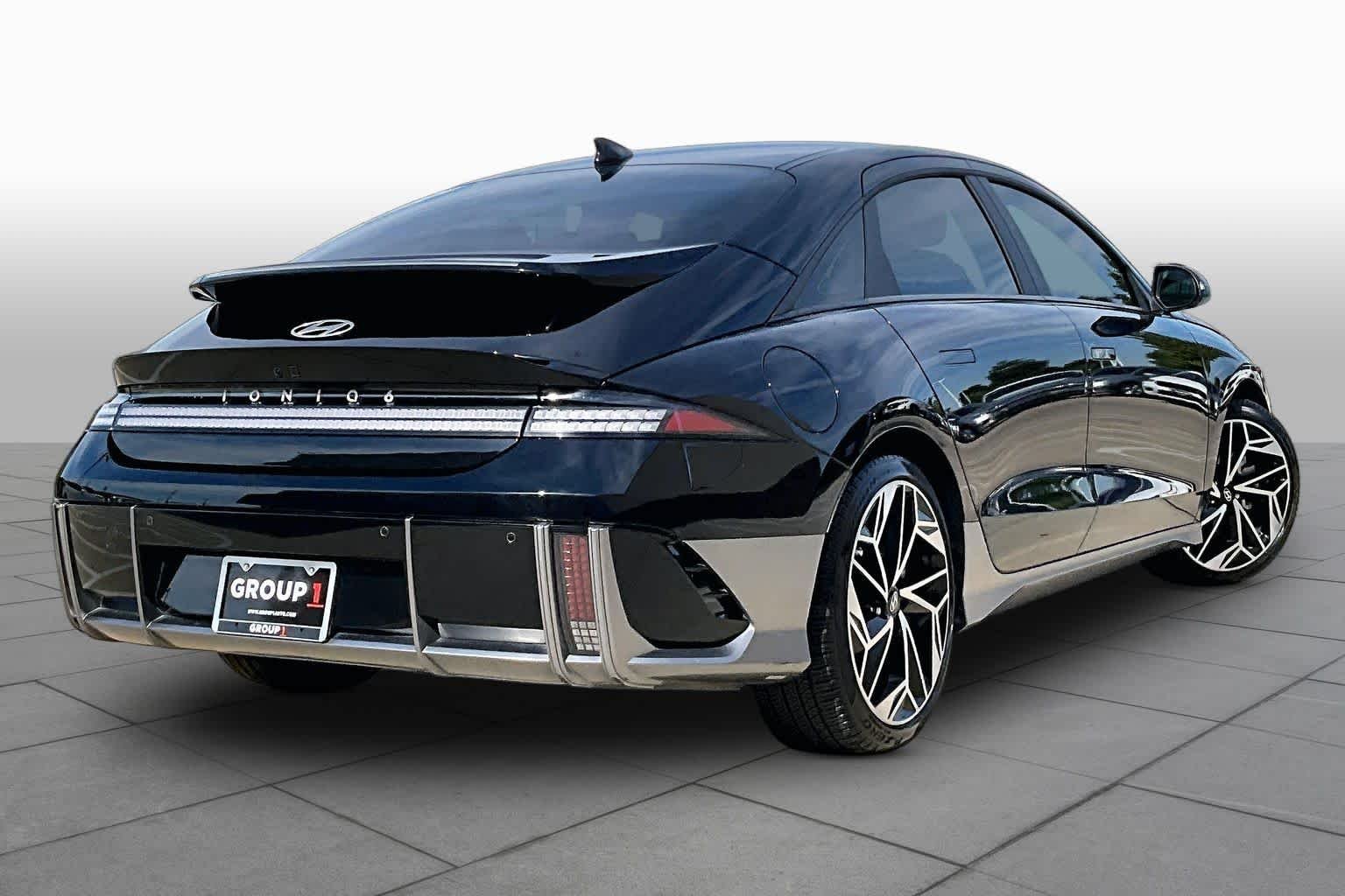 Used 2023 Onyx Black Hyundai SEL image 11