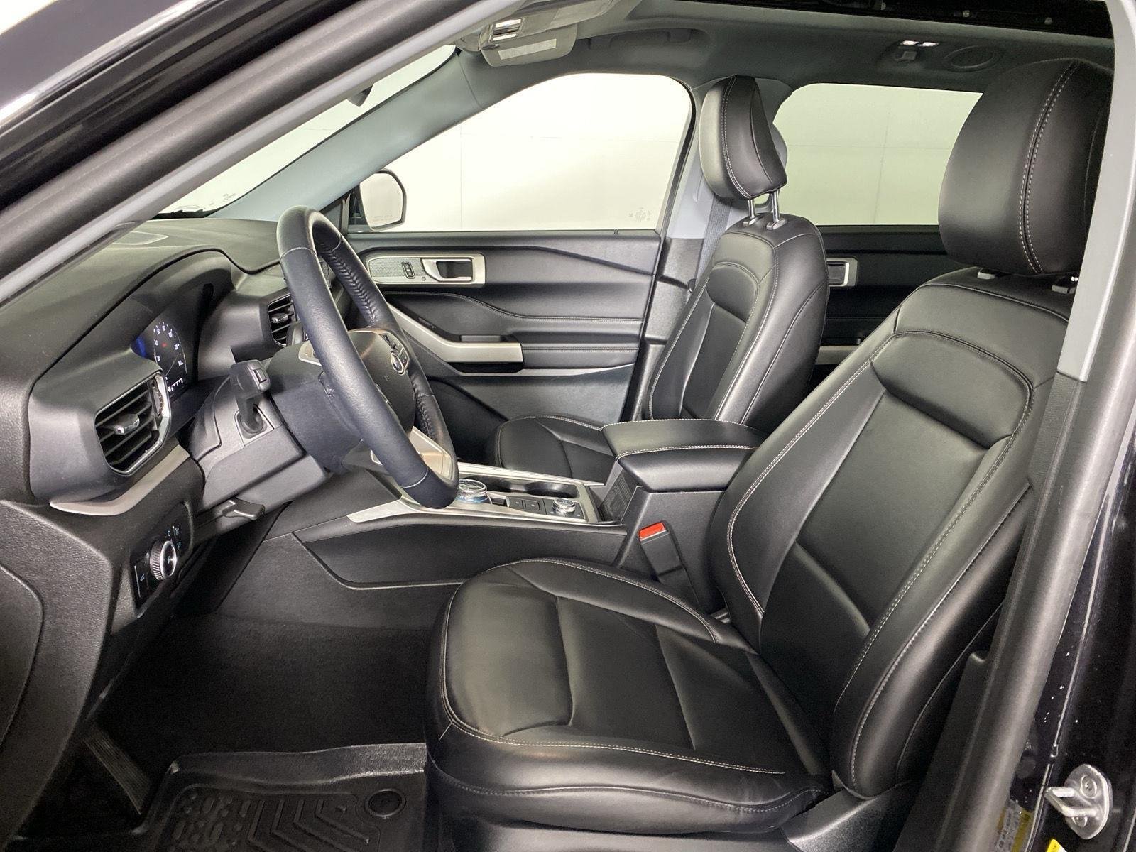 Used 2023 Agate Black Metallic Ford XLT image 28