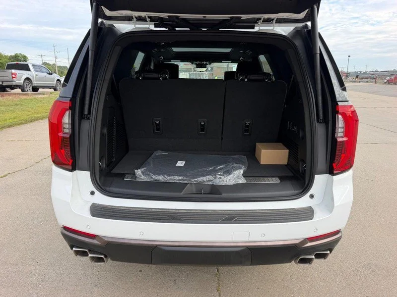 2026 GMC Yukon AT4 Ultimate - Photo 5