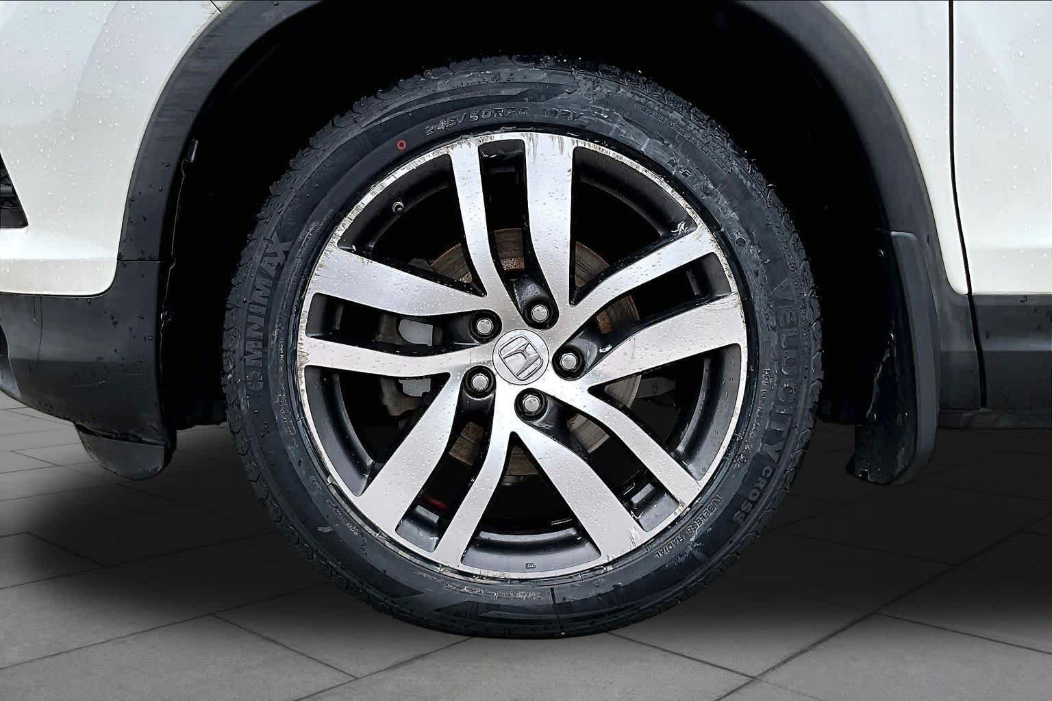 Used 2016 White Diamond Pearl Honda Touring image 11