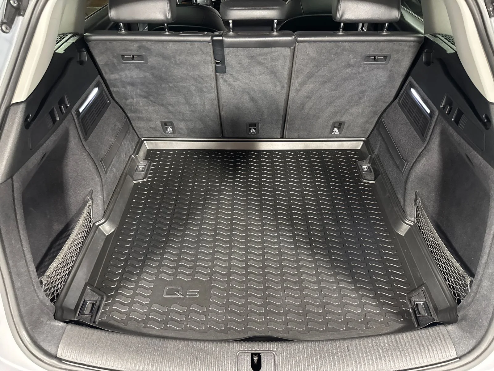 Used 2018 Florett Silver Metallic Audi 2.0T Premium quattro image 27