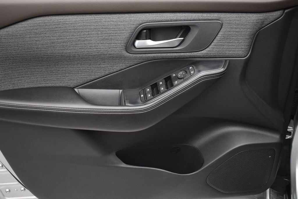 Used 2023 Silver Nissan SV image 10