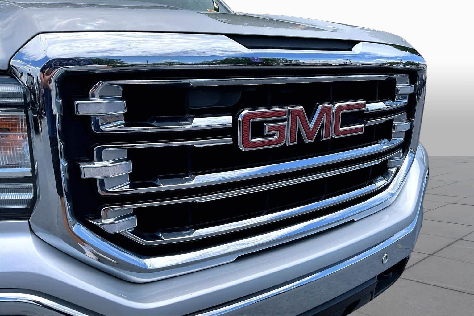 Used 2017 Quicksilver Metallic GMC SLT image 30
