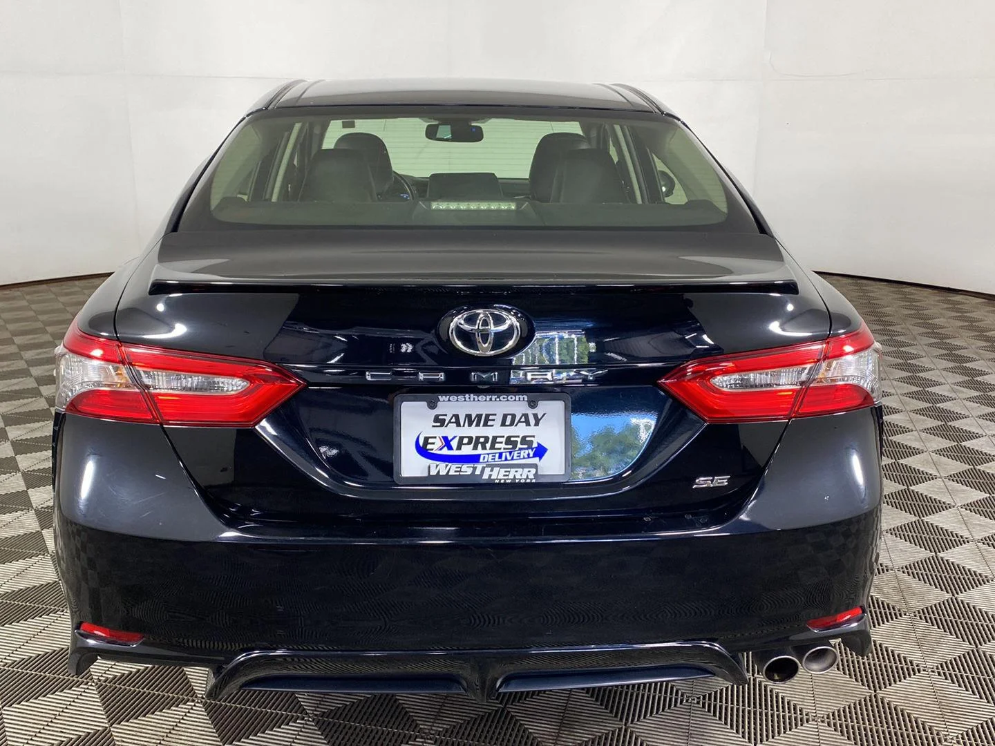 Used 2018 Midnight Black Metallic Toyota SE image 5
