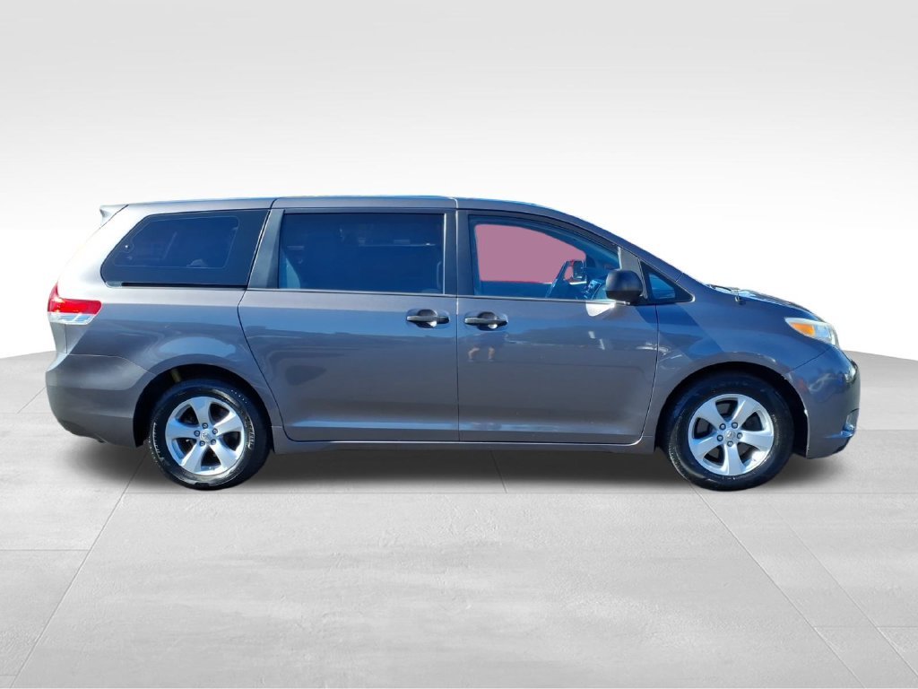 Used 2012 Predawn Gray Mica Toyota Base image 26