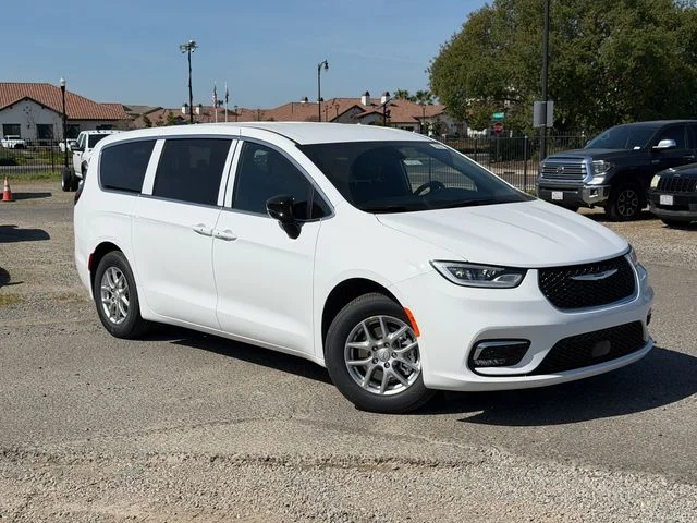 New 2026 Bright White Clear-Coat Exterior Paint Chrysler Select image 2