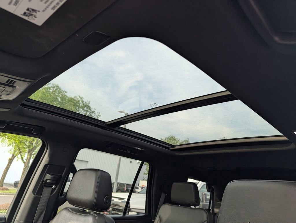 Used 2022 Black Chevrolet Z71 image 28