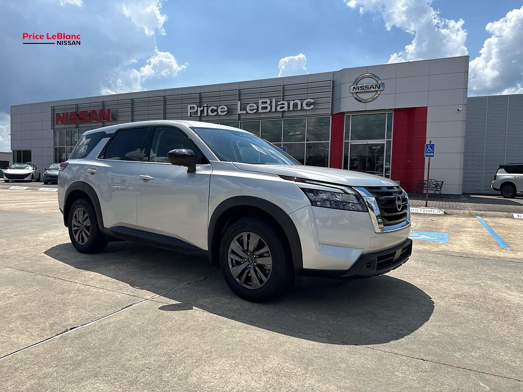 2025 Nissan Pathfinder S