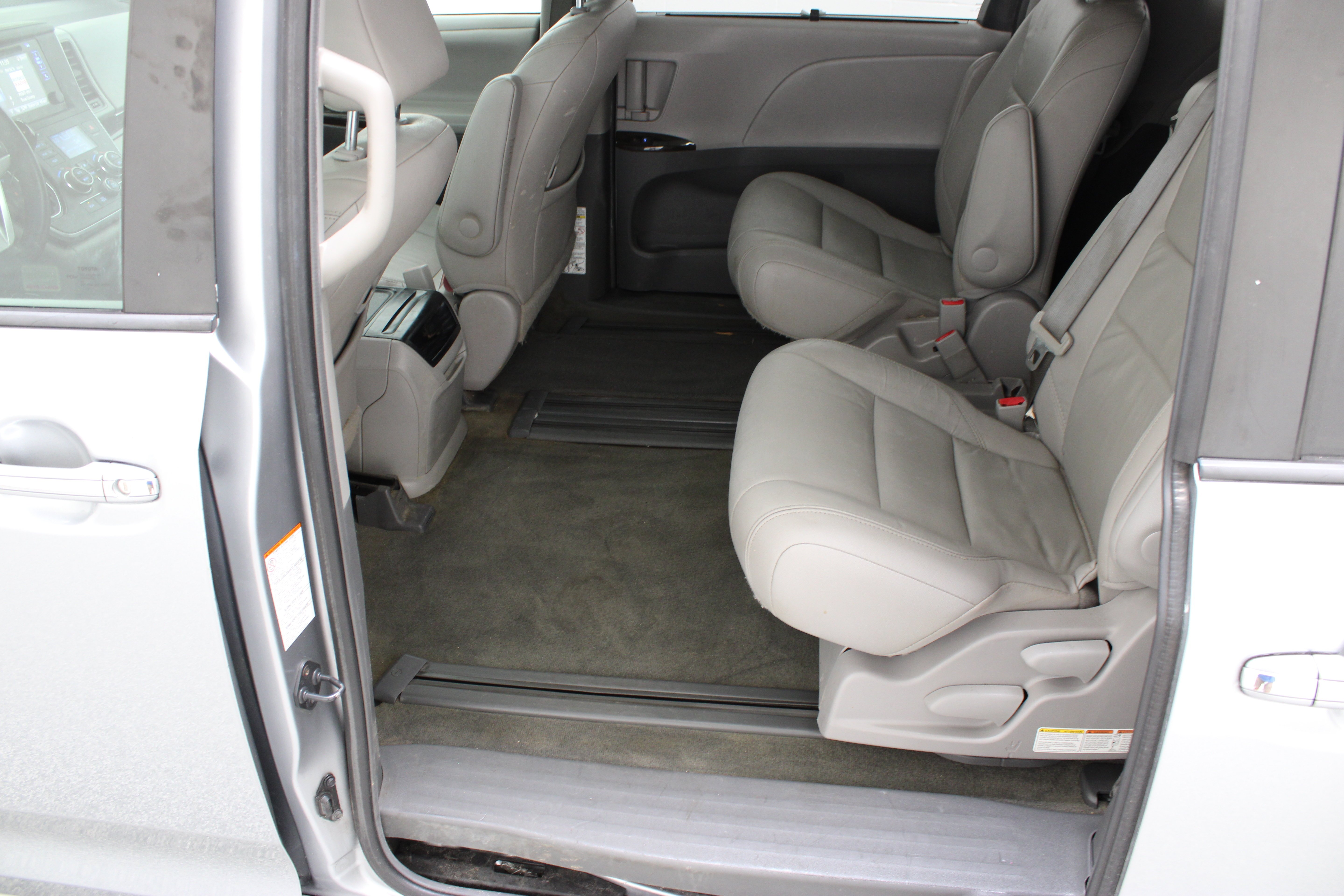 Used 2015 Silver Sky Metallic Toyota XLE Premium 3.5L image 28