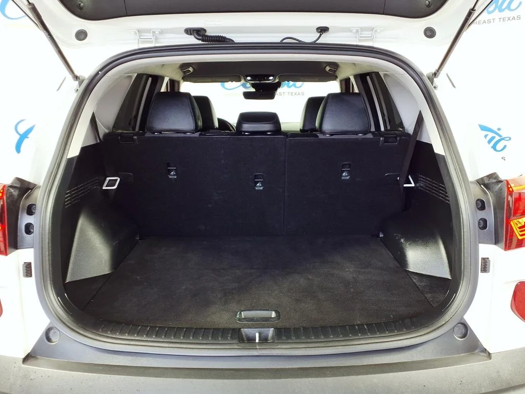 Used 2023 White Kia S image 9