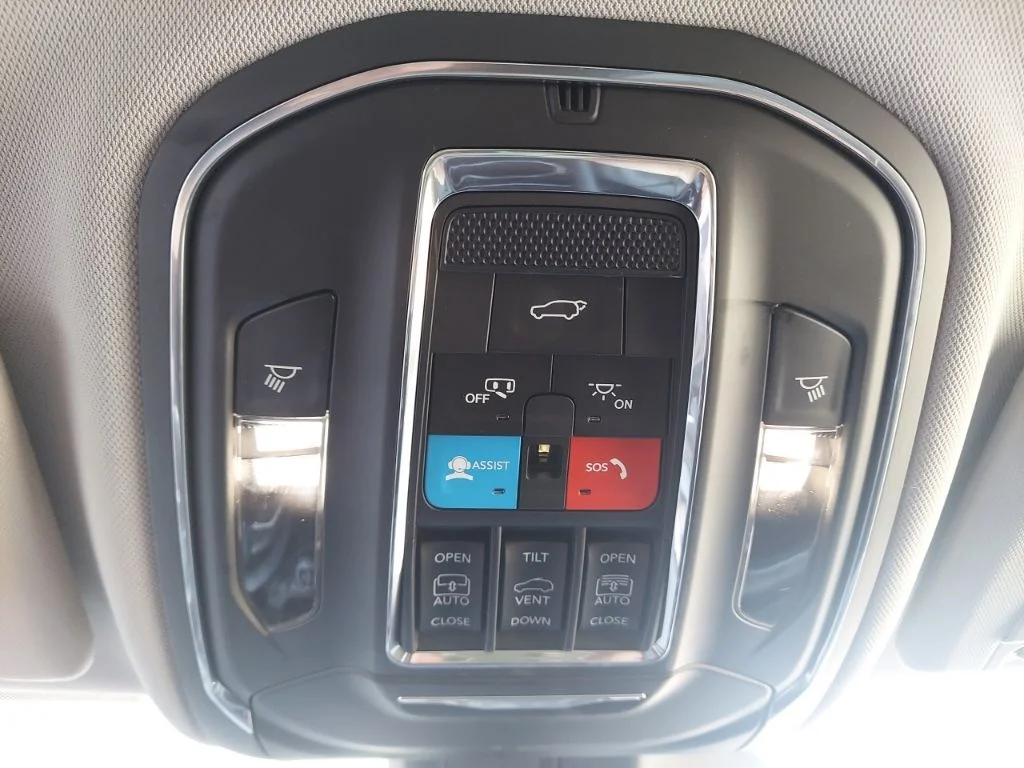 Used 2023 Gray Jeep Limited image 35
