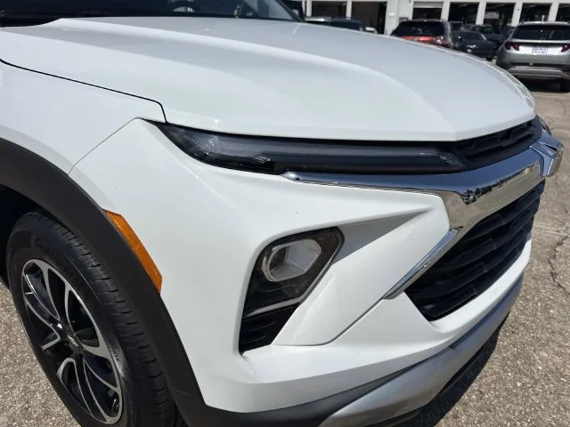 Used 2025 White Chevrolet LT image 2