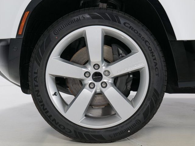 New 2026 Fuji White Land Rover X-Dynamic SE image 9