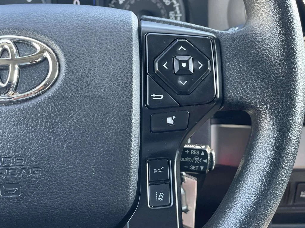 Certified Used 2022 White Toyota SR image 27