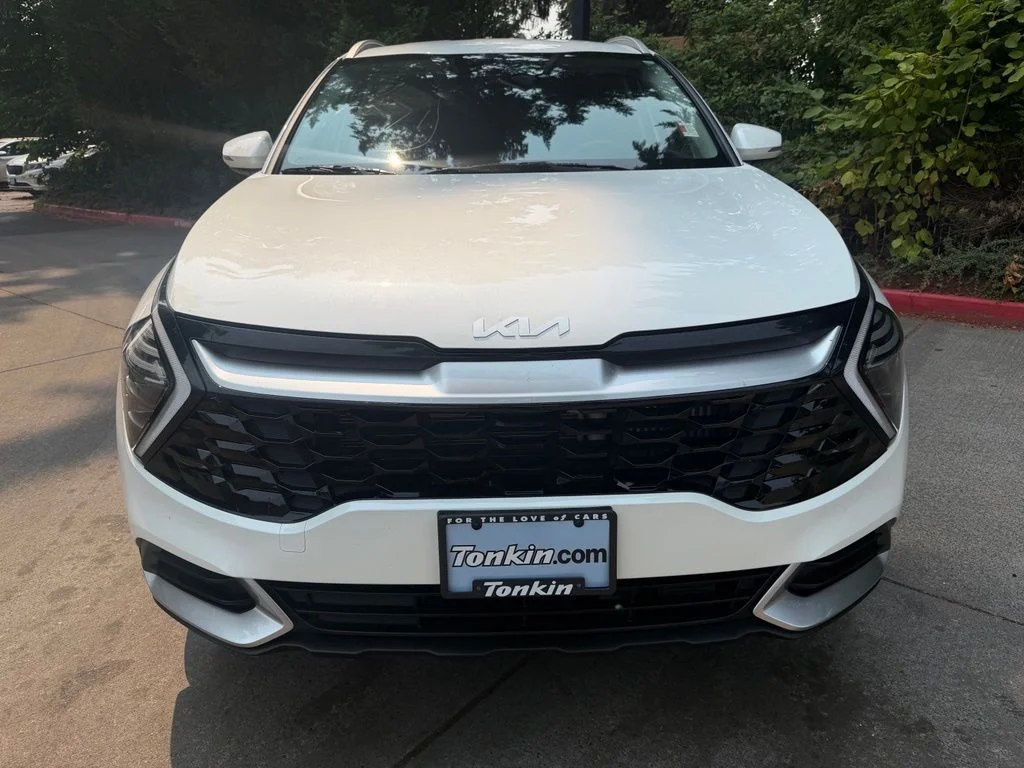 Certified Used 2025 Snow White Pearl Kia EX image 9