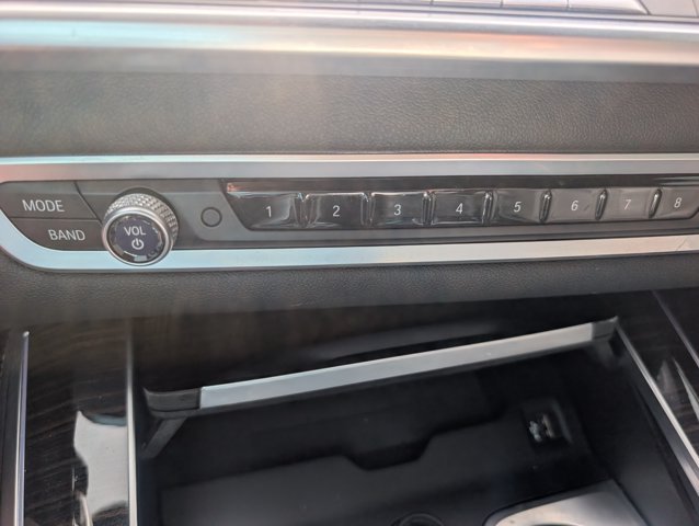 Used 2020 Arctic Gray Metallic BMW M50i image 27