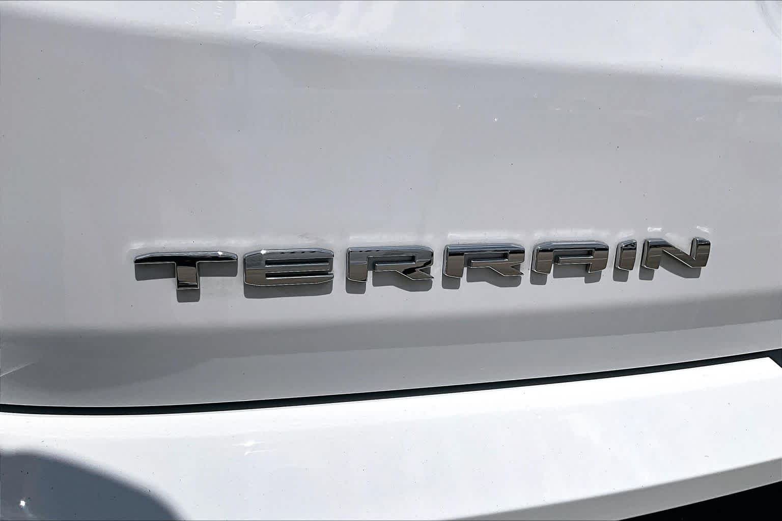 Certified Used 2024 Summit White GMC SLE image 10