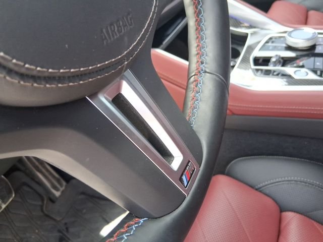 Used 2025 Black BMW M60i image 13