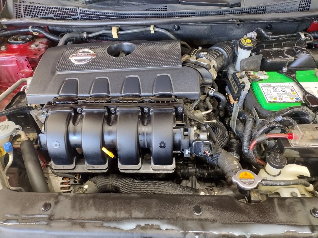 Used 2014 Red Nissan SR image 8