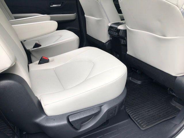 Certified Used 2024 WIND CHILL PEARL Toyota  image 12