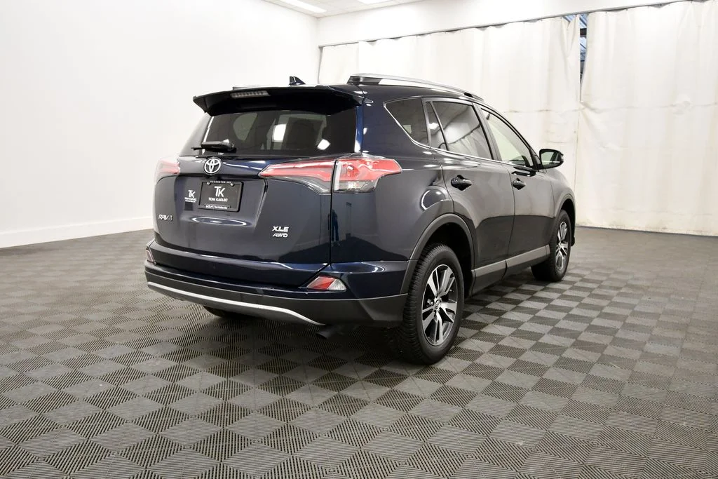 Used 2018 Blue Toyota XLE image 8