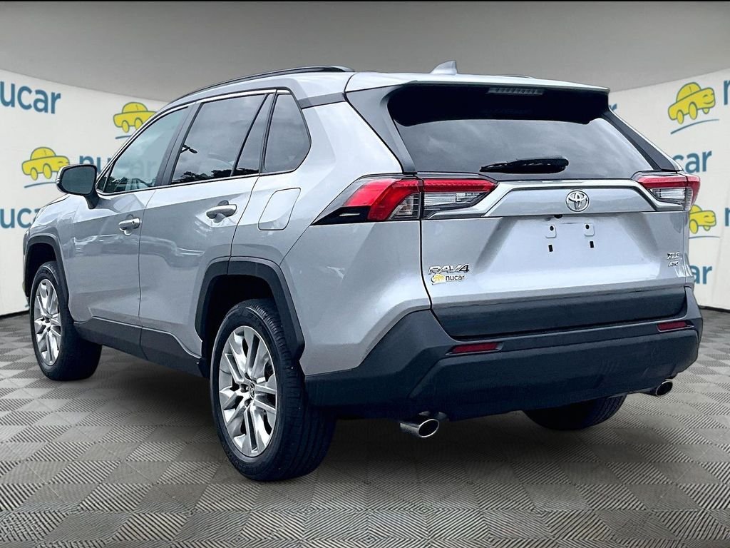Used 2024 Silver Toyota XLE Premium image 4
