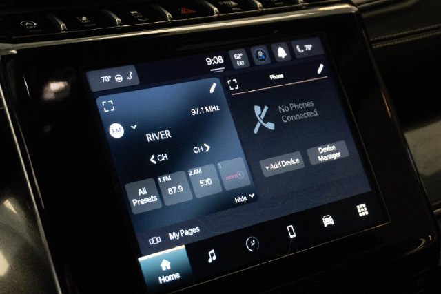 Used 2021 Black Jeep Altitude image 18