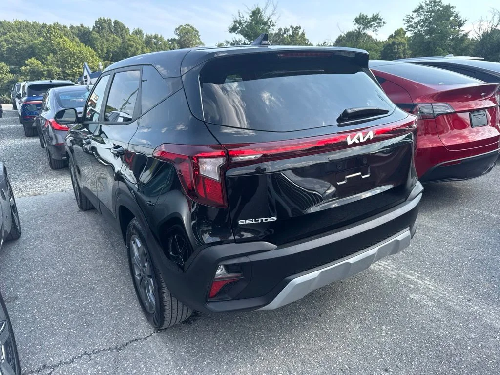 Used 2026 Black Kia LX image 4