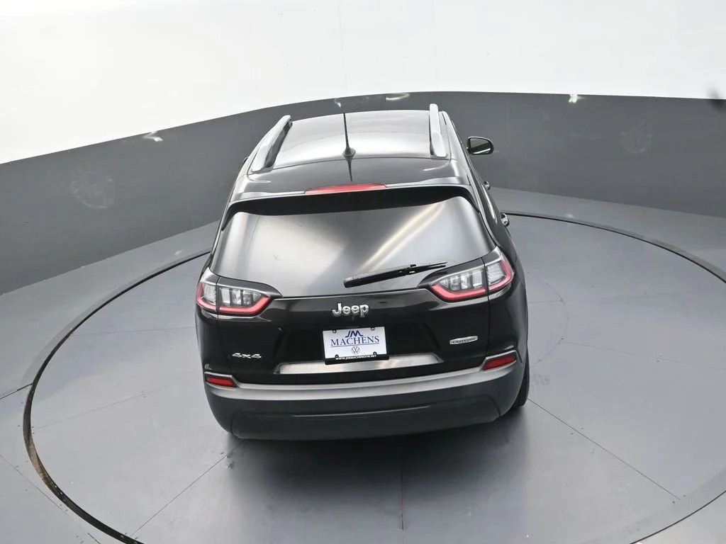 Used 2019 Black Jeep Latitude image 18