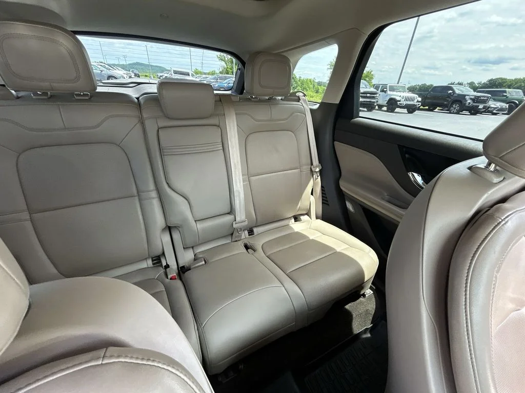 Used 2022 White Lincoln Reserve image 15