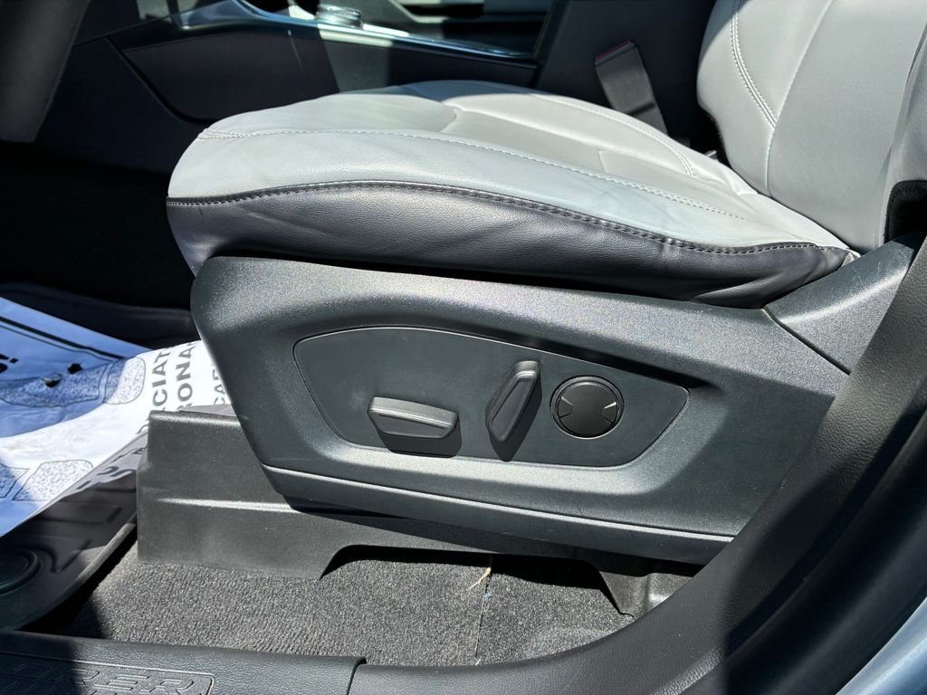 Used 2021 Silver Ford XLT image 9
