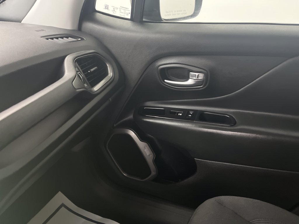 Used 2022 Black Jeep Latitude image 23