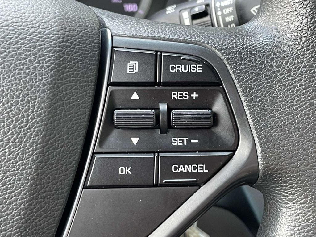 Used 2017 White Hyundai Base image 20