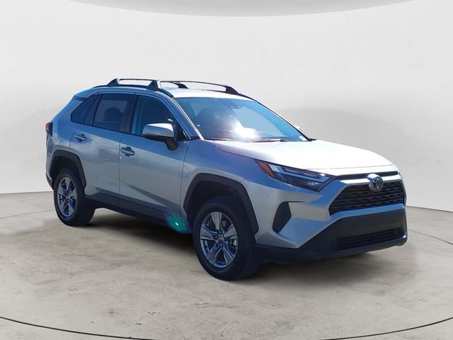 2025 Toyota RAV4 XLE - Photo 7