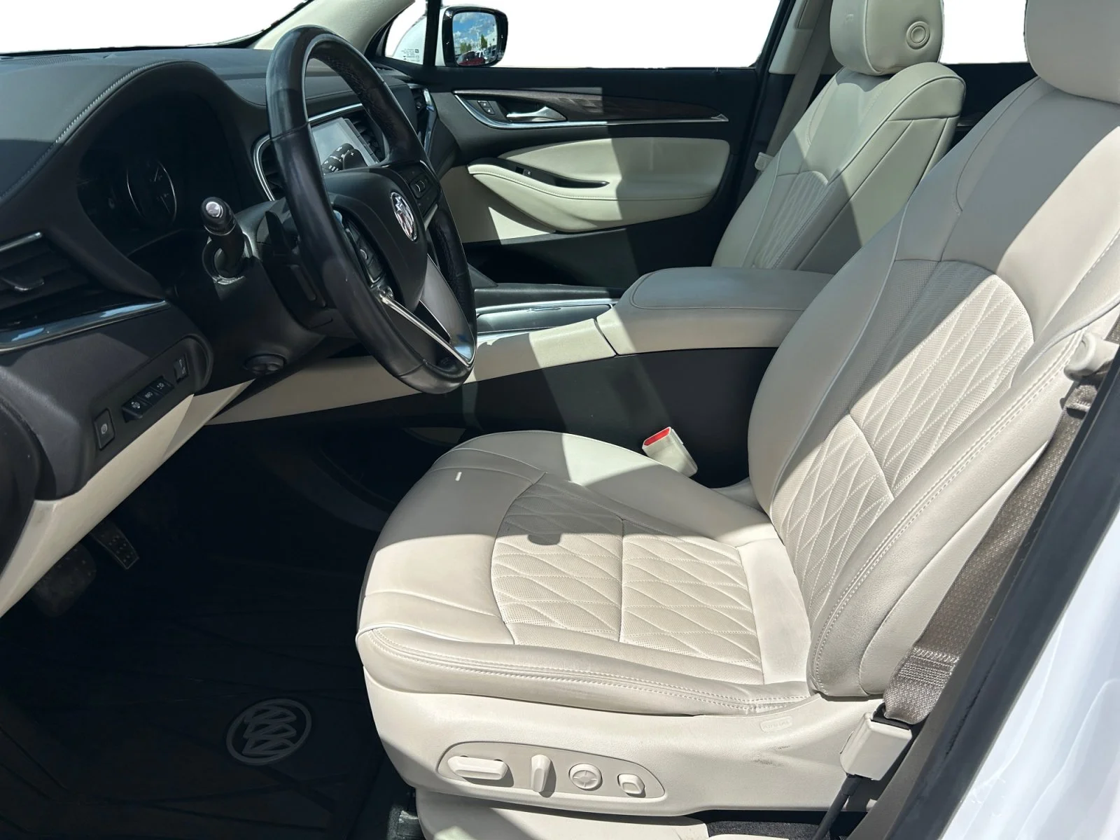 Used 2023 White Buick Avenir AWD image 14