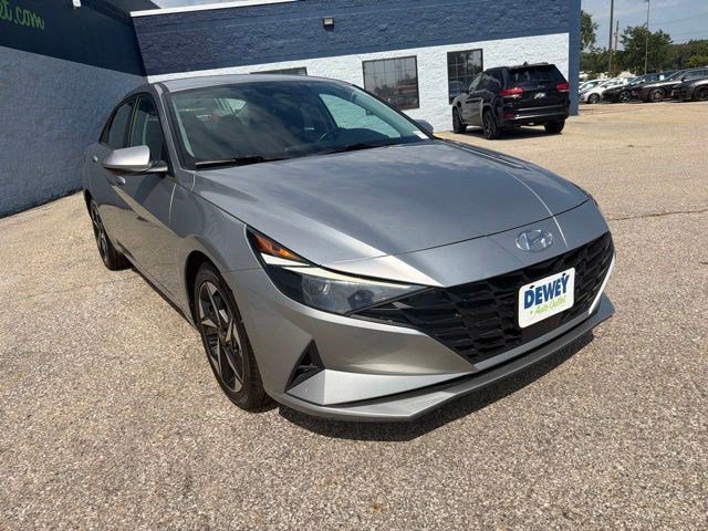 Used 2023 Shimmering Silver Pearl Hyundai SEL image 7