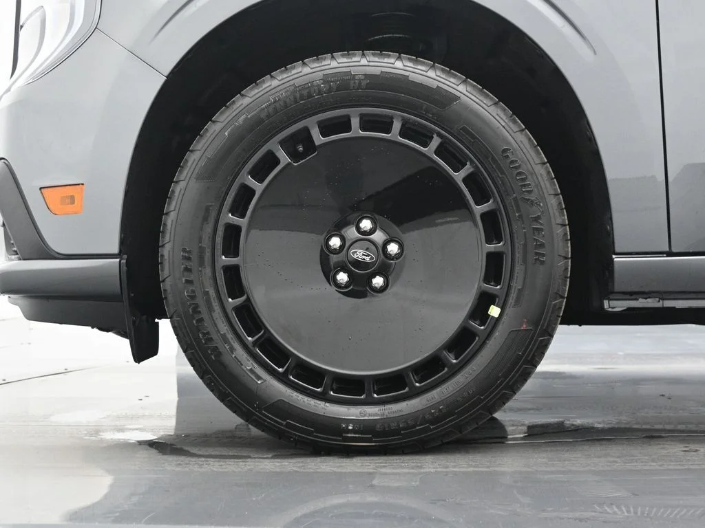 New 2025 Carbonized Gray Metallic Ford Lobo Standard image 22