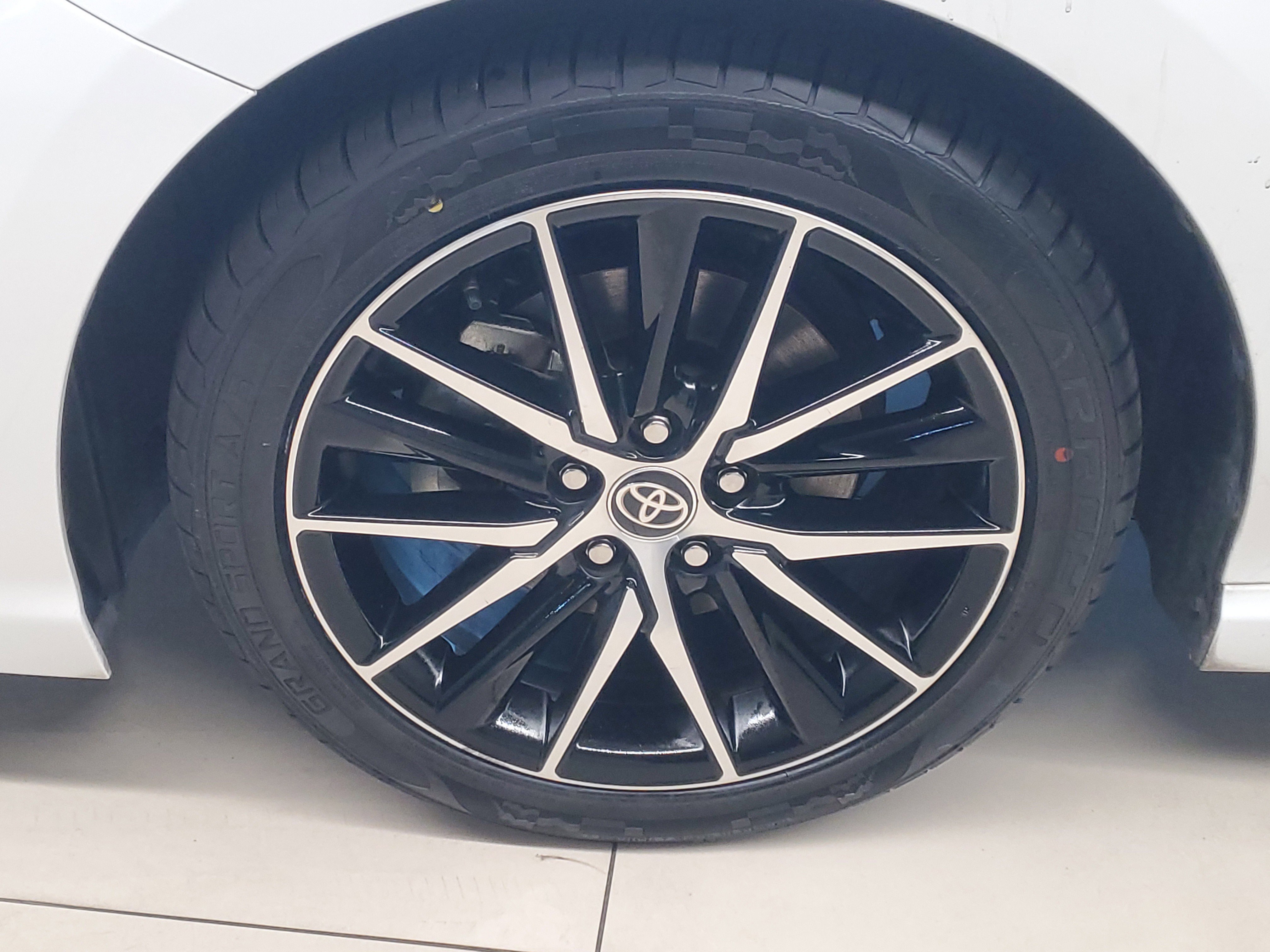 Used 2024 Ice Toyota SE image 4